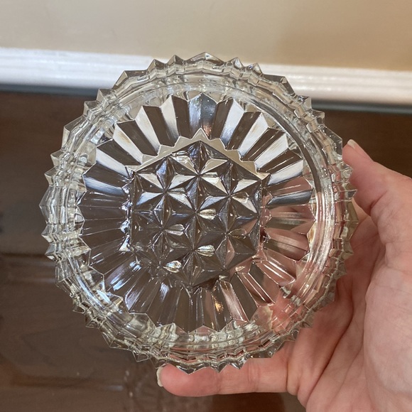 Anchor Hocking Round Crystal Trinket Box with Lid - Picture 6 of 8